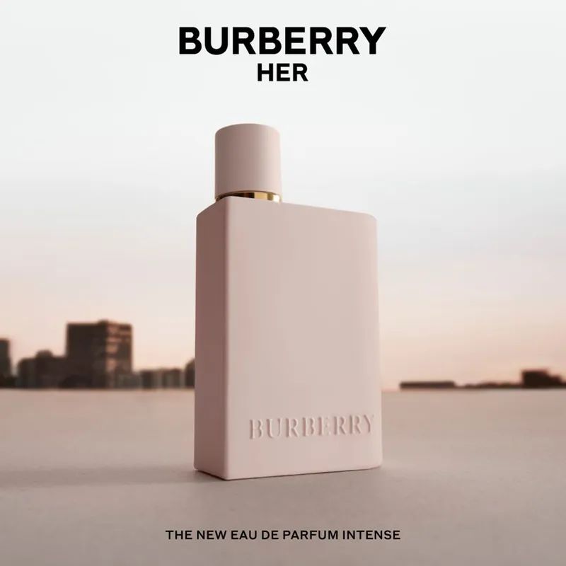 Burberry Her Intense 2024 — perfume mujer original en Colombia | Disfragancias